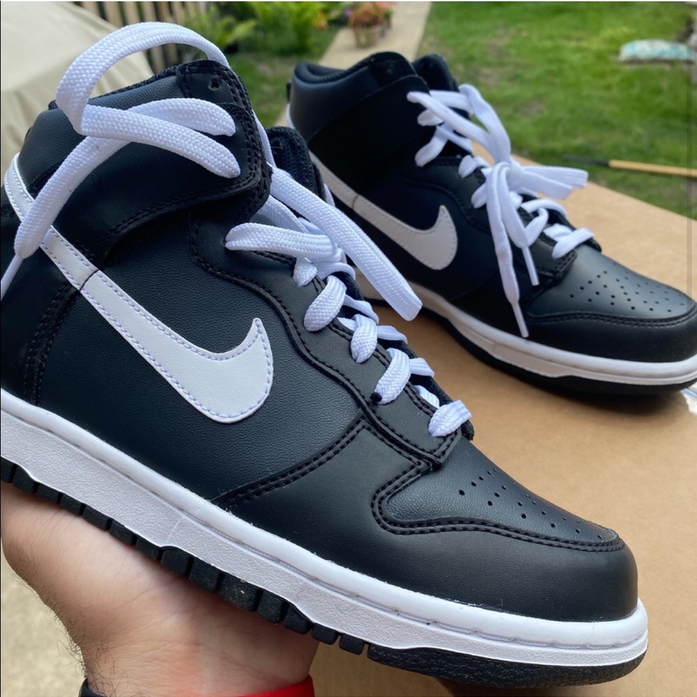 Nike Dunk (Venom) size Youth 7/ Womens 8.5